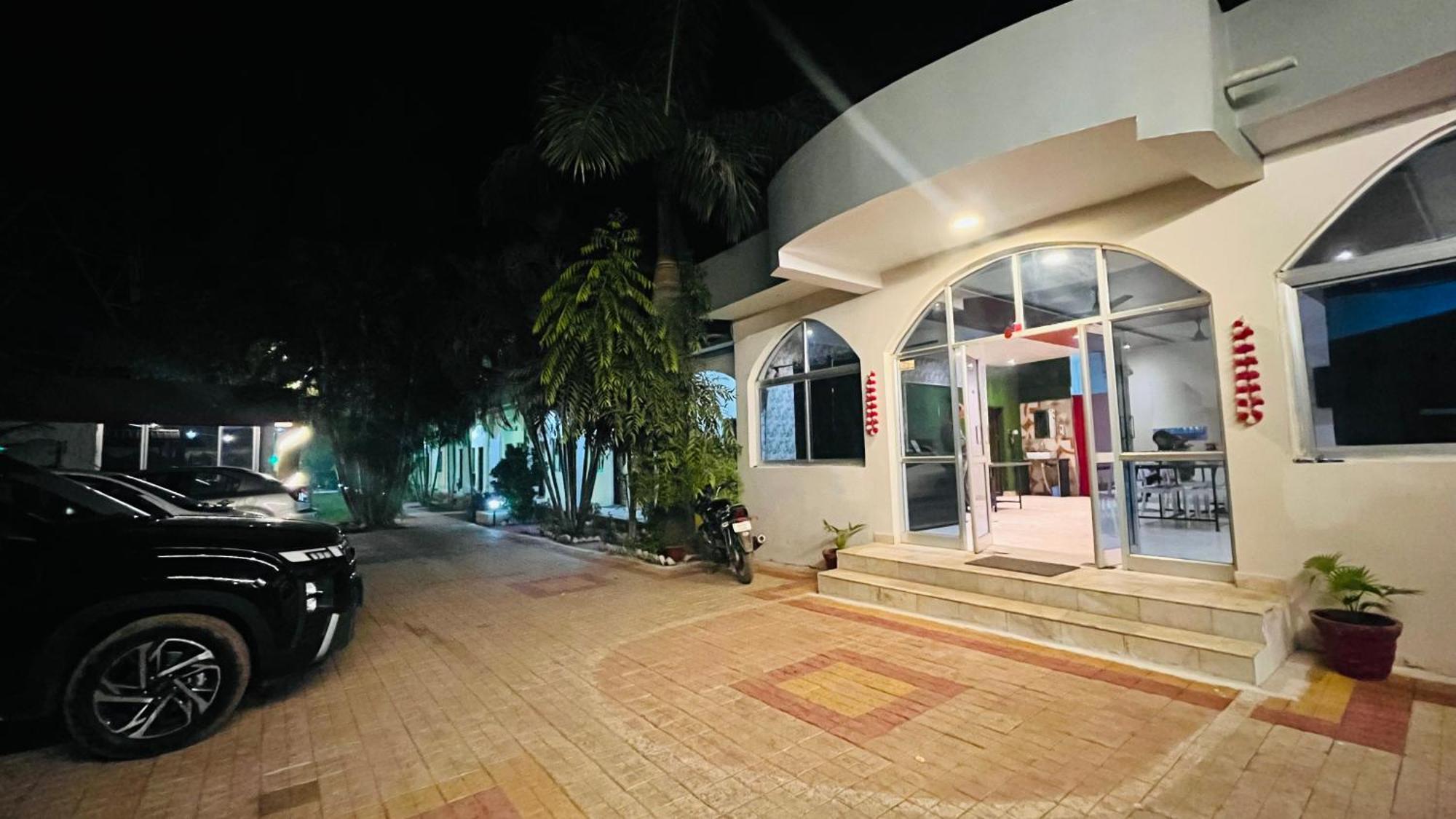 Hotel Jungle Palace Resort Umariā Exterior photo